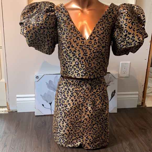 🥻BRAND NEW SET OF CLOTHES NEVER WORN !!! - Picture 1 of 4